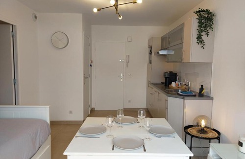 Cros-de-Cagnes Apartment | T2 au calme, proche des plages, climatisé et parking privé