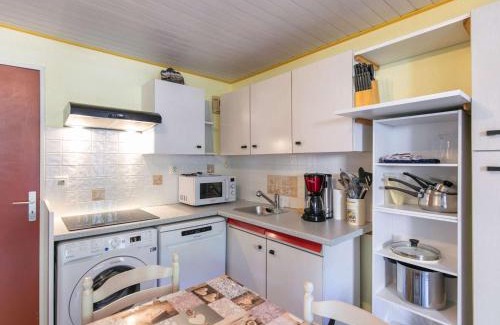 Esquieze-Sere Apartment | T2 cabine 6 pers avec balcon, parking privé, proche commodités et stations de ski - FR-1-402-122