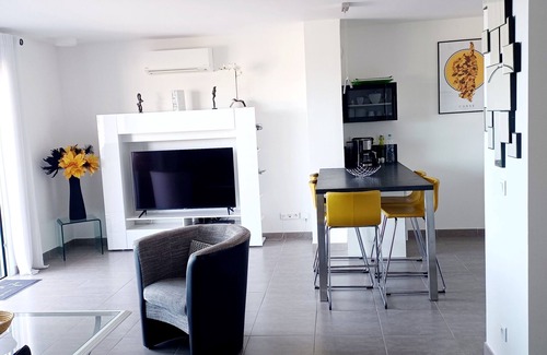 L'Ile-Rousse Apartment | T2 d'exception 56 m2 grand standing, 4 pers, new, terrace 26m2 full sea view.