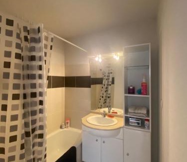 Onet-le-Chateau Apartment | T2 en résidence avec piscine commune