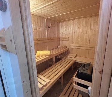 Briancon Apartment | T2 lumineux l' Edelweiss pied du télécabine Prorel avec garage privé et sauna
