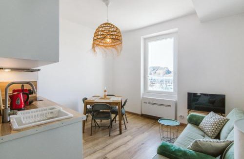 La Ciotat Apartment | T2 Magnifique vue sur le vieux port première ligne