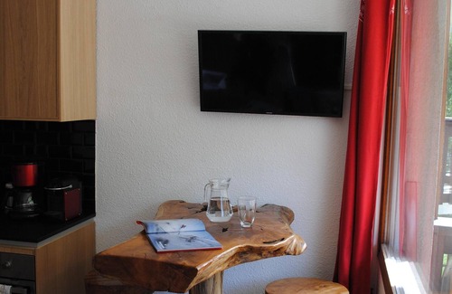 Val-d'Isere Apartment | T2 renovated with charm near shops and tracks - with services