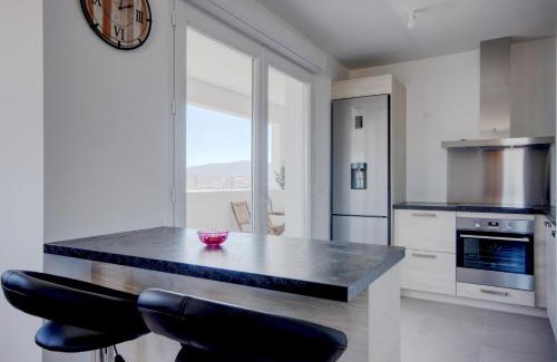 Les Crottes Apartment | T3 Duplex avec parking et balcon à Euromed