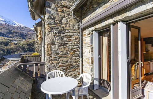 Esquieze-Sere Apartment | T3 Duplex in Esquièze-Sère, balcony, wifi and parking