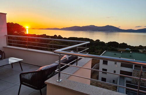 Pietrosella Apartment | T3 Neuf Design vue mer Panoramique , Crique à 100m