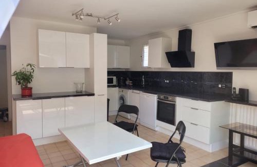 Boulouris-sur-Mer Apartment | T3 RDJ south, Sea exit from residence