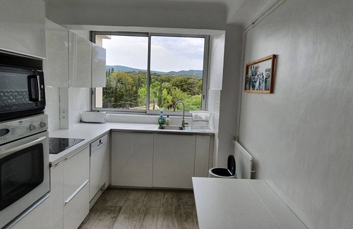 La Ciotat Apartment | T3 renovated 67m - 250m to the beach - 6 pers - Parking - near shops and resto