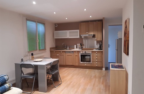 Sonnaz Apartment | T3 sleeps 4 +2 extra 60m2, in house, between Chambéry and Aix les Bains