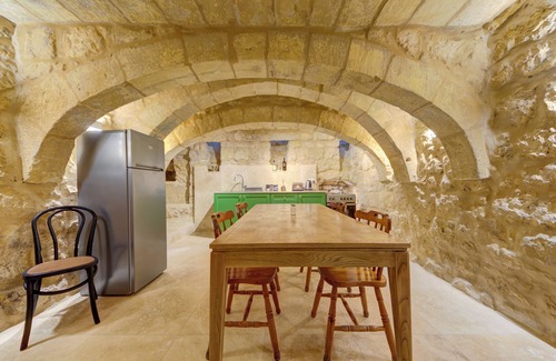Rabat House | Ta' Karmenu - An 800 year old modernized gem, walking distance to Mdina