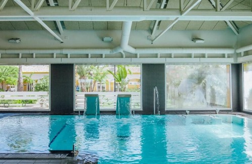 Crevillente House | Tabarca Island Snorkeling Tour! TWO Contemporary Cabins, Indoor & Outdoor Pools!