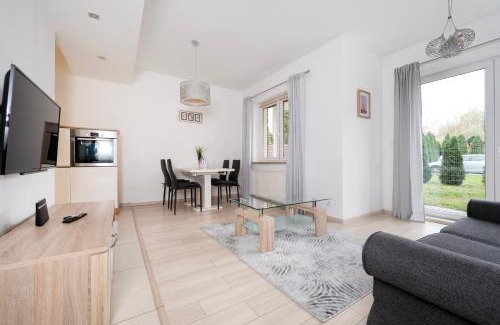 Lodz Apartment | Tabelowa Deluxe Apartament with Garden