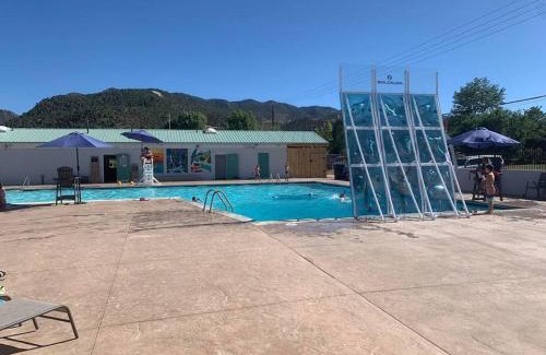 Parowan Apartment | Tacit Shadow Resort Paradise Deluxe Suite, Gym, Coffee Bar, Hot-Tub, Free Laundry, Food Available