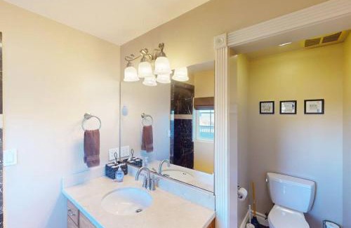 Parowan Apartment | Tacit Shadow Resort Shangri-La King Suite, Gym, Coffee Bar, Hot-Tub, Free Laundry, Food Available