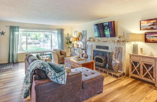 Tillicum House | Tacoma Retreat with Fire Pit - Walk to Lake Access!