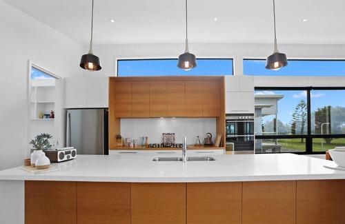 Apollo Bay House | Tadasana