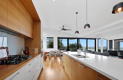 Apollo Bay House | Tadasana