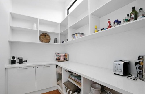 Apollo Bay House | Tadasana