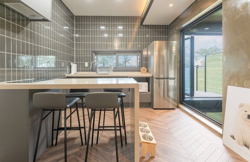 Chogaesan House | Taean Aloha Oe Pet Pool Villa