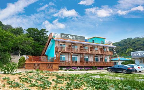 Taean House | Taean Anmyeondo Li Syuchae Pension