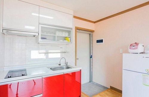 Sinya-ri House | Taean Teuranjageunseong Pension