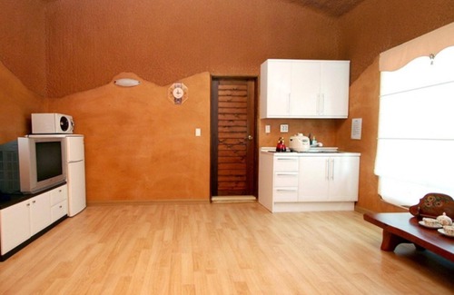 Gonam House | Taean Zzanggu and Youngsim Pension