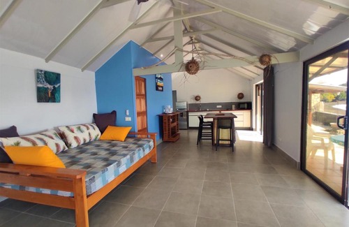Arue House | TAHITI - Taharaa Beach Bungalow