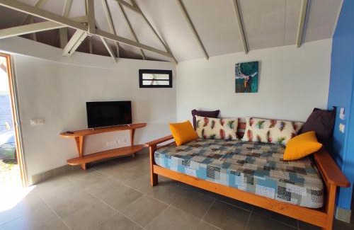 Arue House | TAHITI - Taharaa Beach Bungalow