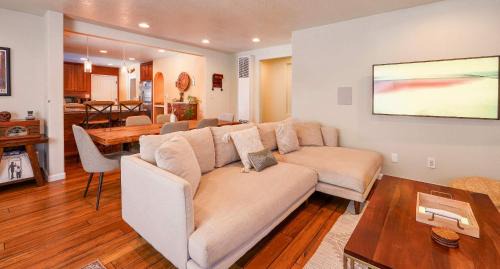 Upper Kingsbury House | Tahoe Trail Retreat - Steps from the TRT