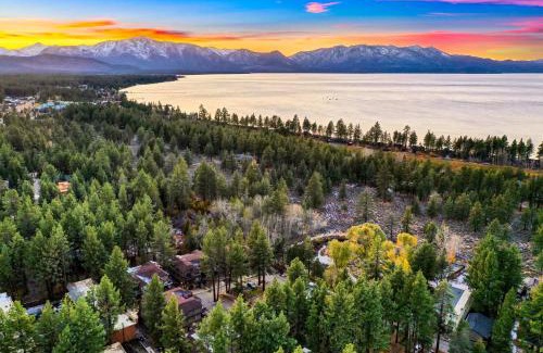 South Lake Tahoe Villa | Tahoe Woods 101 at Stateline - Walk to Lake