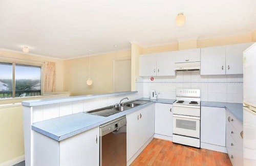 Middleton House | Tahren Beachfront Shack: Your Budget-Friendly Getaway Where Pets Are Welcome