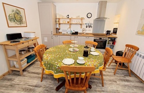 Ardroil Cottage | TAIGH EACHAINN, pet friendly, with open fire in Timsgearraidh