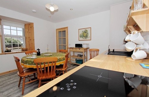 Ardroil Cottage | TAIGH EACHAINN, pet friendly, with open fire in Timsgearraidh