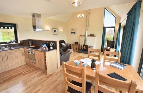 Knockaird Cottage | TAIGH EILIDH, romantic, with open fire in Port Of Ness