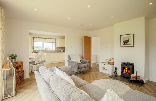 Isle of North Uist Cottage | TAIGH EVA, family friendly, with open fire in Lochmaddy, North Uist