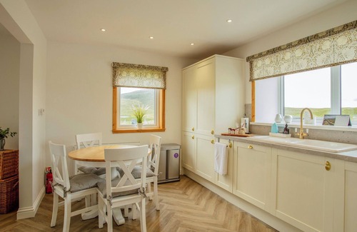 Isle of North Uist Cottage | TAIGH EVA, family friendly, with open fire in Lochmaddy, North Uist