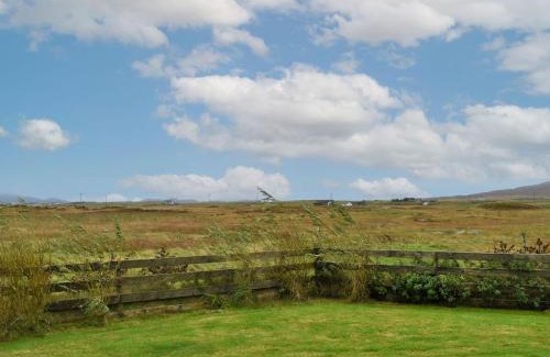 Benbecula House | Taigh Violet Rose