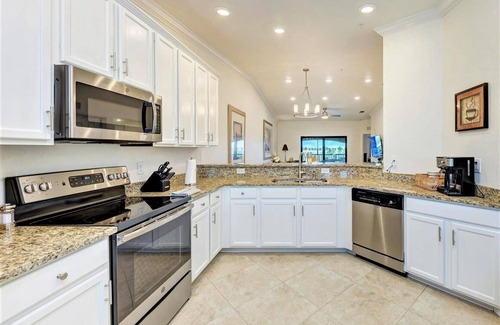 Lakewood Ranch Condo | Tailored Living - Secure, Stylish, Extended Stay