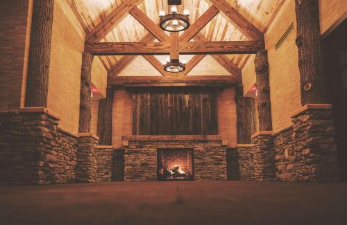 Altmar Hotel | Tailwater Lodge Altmar, Tapestry Collection By Hilton