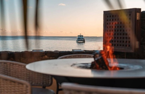 Takapuna House | Takapuna Beachfront w/Stunning Views