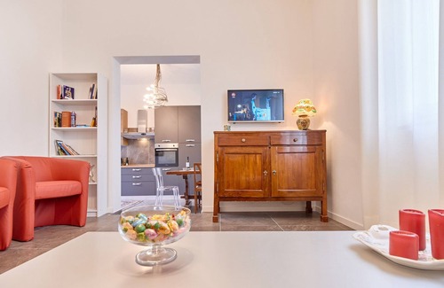 Desenzano del Garda Apartment | Take a break and rejuvenate in this oasis of peace.