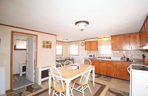 Narragansett House | Take a break and unwind at this peaceful oasis