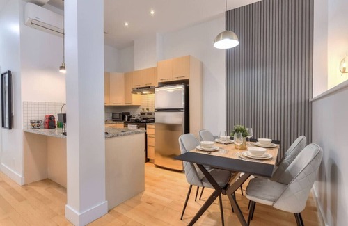 Plateau Mont Royal Apartment | Take a break in a modern loft on the plateau
