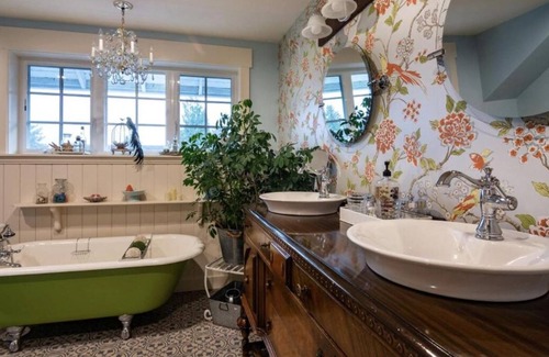 Chilliwack Proper Village West Bed & Breakfast | Take a step back in time at this beautiful heritage home.