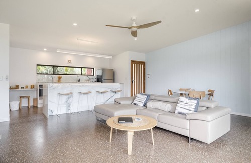 Tintenbar Cottage | Take it easy at this unique and tranquil getaway.