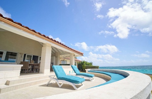Ragged Point House | Take it easy at this unique and tranquil ocean front getaway.
