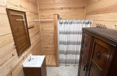 Forestburg Cabin | Take it easy at this unique and tranquil getaway in North Texas.