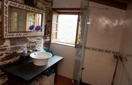 Lousa House | Talasnal Casa da Urze AL
