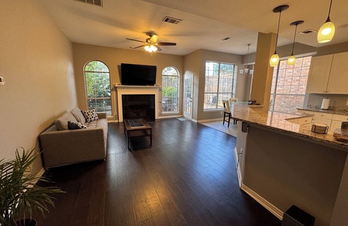 Addison House | Tall, Bright and Handsome in Addison!