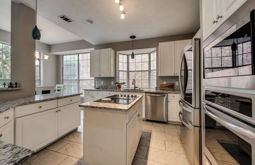 Addison House | Tall, Bright and Handsome in Addison!